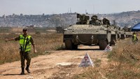APC ini dijejali mesin diesel Merkava Mk.3 MBT Continental AVDS-1790-9AR, yang menghasilkan tenaga 1.200 hp. Namer bisa berjalan dalam kecepatan jalan maksimum 60 km/jam dengan daya jelajah 500 km. Foto: AFP/MENAHEM KAHANA