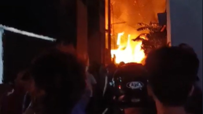 Kebakaran di Jalan Mamoa Raya Makassar.