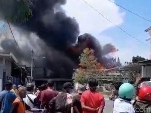 Gudang Cat Semprot di Sidoarjo Terbakar, Sempat Terdengar Suara Ledakan
