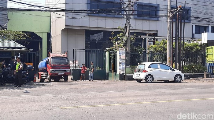 Kondisi terkini kebakaran di Pabrik kertas PT Pura, Kudus, Minggu (15/10/2023).