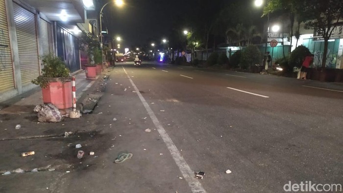 Suasana bekas lokasi kerusuhan di Jalan Pemuda Muntilan.