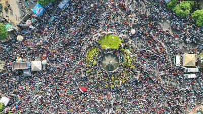 Lautan Manusia di Sidoarjo saat Anies-Cak Imin Ajak Doa untuk Palestina