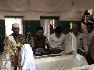 Sebelum Jadi Cawapres, Mahfud Md Ziarahi Makam Mbah Sambu, Siapa Dia?
