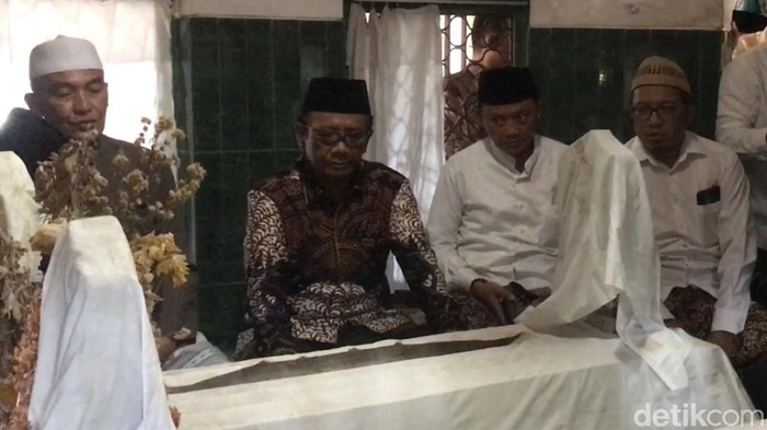 Menkopolhukam berkunjung dan ziarah ke Lasem Rembang, Minggu (15/10/2023).