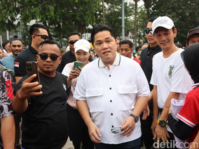 Mejeng di CFD, Trophy Piala Dunia U-17 Ramai Diburu Warga