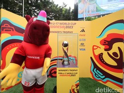 Maskot Piala Dunia U-17 Bacuya ikut memeriahkan acara ini.