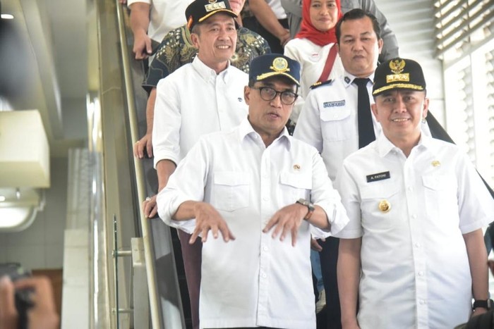 Budi Karya juga mengapresiasi Penjabat (Pj) Gubernur Sumsel Agus Fatoni atas komitmennya terhadap pembangunan transportasi umum yang ada di Bumi Sriwijaya.