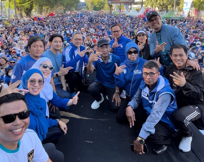 Menteri Perdagangan Zulkifil Hasan melakukan kunjungan ke Makassar, Sulawesi Selatan. Dalam kesempatan itu, ia mengapresiasi produktivitas petani Sulsel sehingga menjadi penyumbang beras terbesar untuk Indonesia.