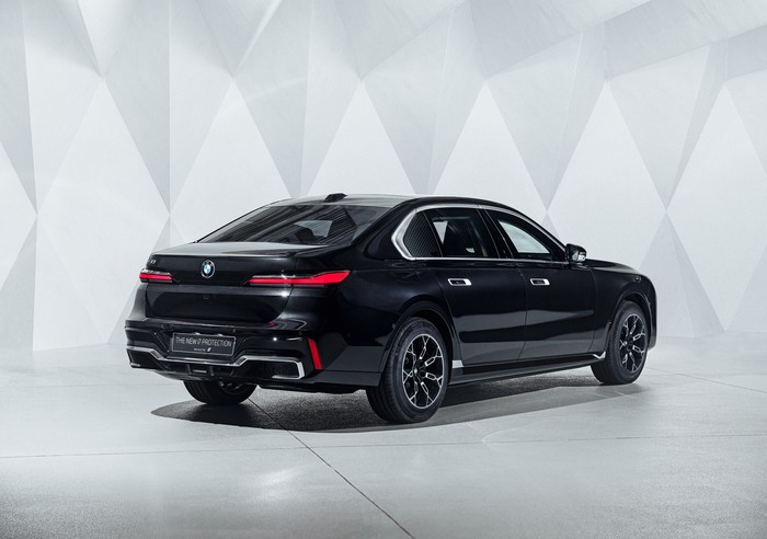 Mobil listrik BMW i7 antipeluru