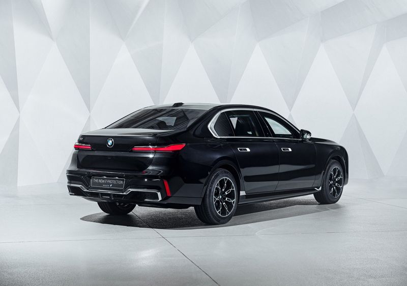Mobil listrik BMW i7 antipeluru