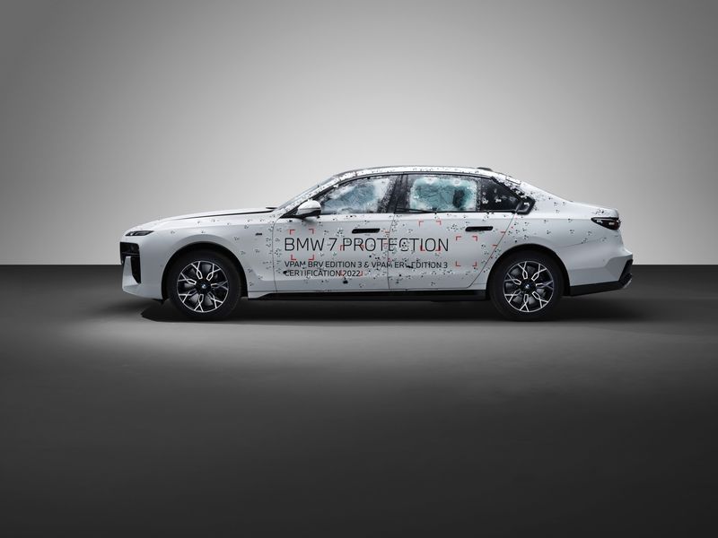 Mobil listrik BMW i7 antipeluru