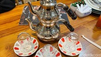 Tak ketinggalan, ada Azeri Tea In The Pot (Rp 65.000 yang merupakan teh khas Turki dengan aroma dan rasa rempah cukup kuat. Foto: Detikcom / Atiqa Rana