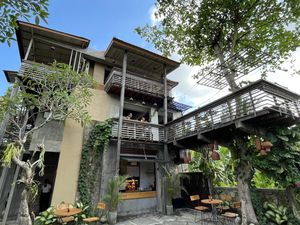Foto: Ini Kafe di Bali atau Galeri Seni?