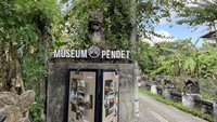 Di Numan Cafe juga ada museum, namanya Museum Pendet. Berbagai benda seni dipajang di sini. Sudah bisa ngopi dan makan, traveler juga bisa ke museum dengan bangunan yang unik. (Ni Made Nami Krisnayanti/detikTravel)