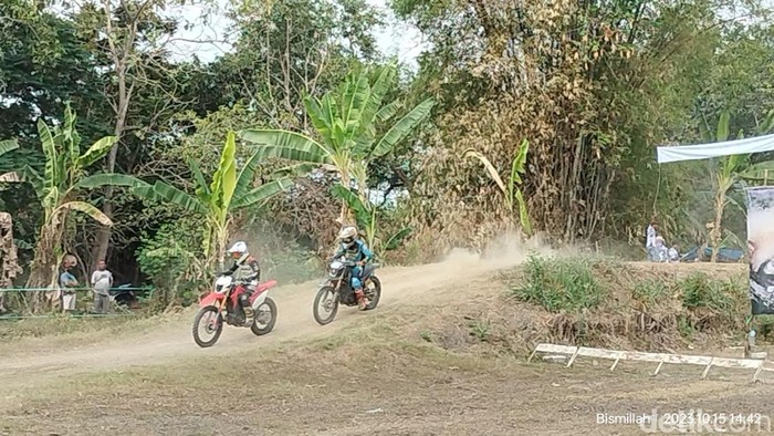 Para crosser di Bojonegoro berlatih di sirkuit Sambiroto