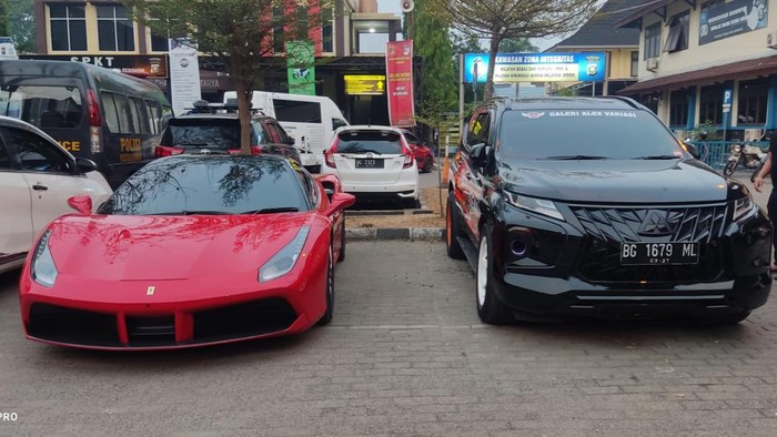 Penampakan Ferrari dan Pajero Sport yang balap liar diamankan polisi
