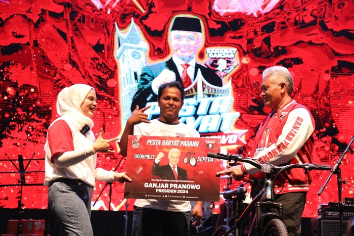 Pesta Rakyat Ganjar Pranowo di Kota Padang Curi Perhatian Warga