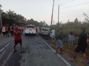 Nahas 3 Warga Bone Tewas Tersetrum Usai Mobil Tabrak Tiang Listrik