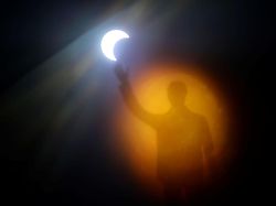 Potret Gerhana Matahari Cincin 2023 di Benua Amerika