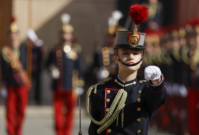 Pada awal Oktober ini, Putri Leonor turut berpartisipasi dalam upacara ‘Jura de Bandera’ yang berlangsung di Zaragoza. (Foto: Vincent West/Pool Photo via AP)