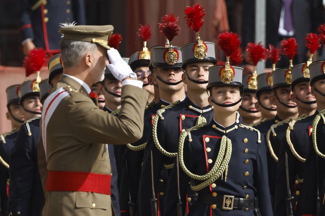 Putri Elanor menjalani masa studi kemiliterannya selama tiga tahun yang sudah dimulai sejak setahun lalu. Tatler mengabarkan, ia berencana akan bergabung dengan angkatan laut Spanyol setelah pendidikannya tuntas. (Foto: Vincent West/Pool Photo via AP)