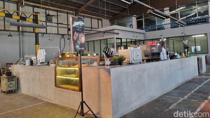 Saat Seduh Coffee Bekasi, kafe yang dibangun di bekas pabrik besi di Bekasi.