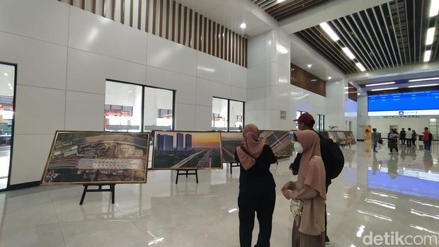 Salah satu spot foto di Stasiun Halim (Tina Susilawati/detikcom)