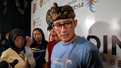 Menteri Pariwisata dan Ekonomi Kreatif Sandiaga Salahuddin Uno saat berkunjung ke Mataram, Sabtu (14/10/2023).