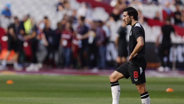 Soccer Football - Premier League - West Ham United v Newcastle United - London Stadium, London, Britain - October 8, 2023 Newcastle United's Sandro Tonali during the warm up before the match Action Images via Reuters/Andrew Couldridge NO USE WITH UNAUTHORIZED AUDIO, VIDEO, DATA, FIXTURE LISTS, CLUB/LEAGUE LOGOS OR 'LIVE' SERVICES. ONLINE IN-MATCH USE LIMITED TO 45 IMAGES, NO VIDEO EMULATION. NO USE IN BETTING, GAMES OR SINGLE CLUB/LEAGUE/PLAYER PUBLICATIONS.