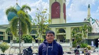 Di Masjid Agung Annur Pekanbaru, Riau