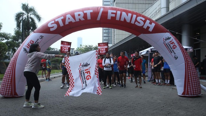 Serunya Fun Run Jelang IFG Labuan Bajo Marathon 2023 Indonesia Financial Group (IFG) menggelar Media Fun Run dalam rangka road to IFG Labuan Bajo Marathon 2023 (IFG LBM) pada 4 November mendatang. Kegiatan ini merupakan Road To IFG LBM 2023 terakhir di Jakarta (15/10) setelah menggelar acara serupa di sejumlah kota seperti Surabaya, Bali, Mataram, Ruteng, dan Labuan Bajo.