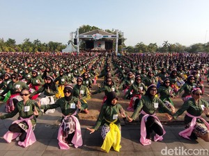 Masuk Muri! 7.200 Pelajar Bawakan Tari Angguk di Alun-alun Wates Kulon Progo