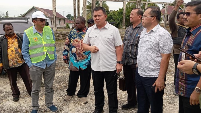 Tim Kemendagri mengunjungi lokasi pengungsian di Kabupaten Maybrat, Papua Barat Daya.