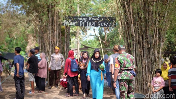 Wisata Pasar Pring Sewu di Pasuruan.