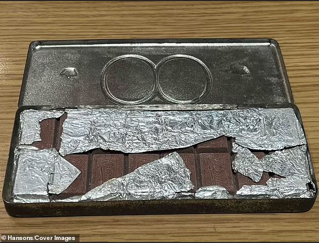 Wow! Cokelat Berusia 88 Tahun Ini Ditemukan di Balik Tempat Tidur