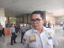 Melihat Koleksi Mobil-Motor Arteria Dahlan