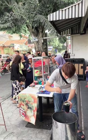 Heboh Penjual Bakso Cilok Ganteng Ternyata Pemain Ftv