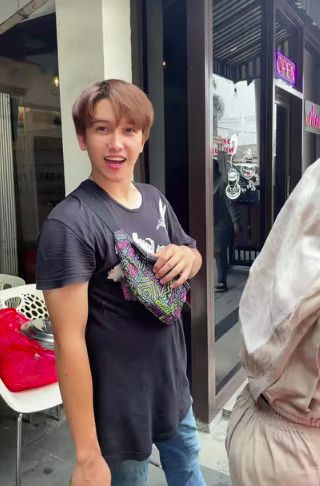 Artis FTV jualan bakso cilok