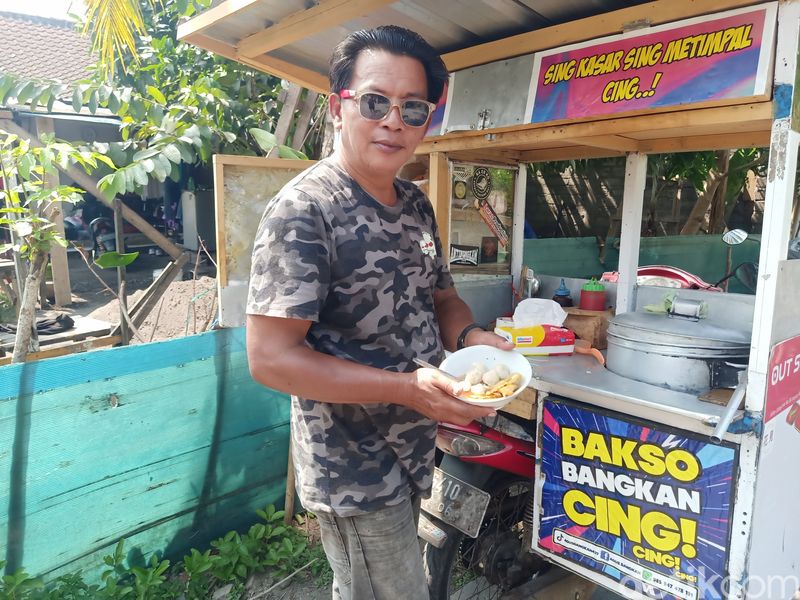 Pedagang bakso yang viral kala ditemui di Desa Budeng, Kecamatan Jembrana, Kabupaten Jembrana, Minggu (15/10/2023).