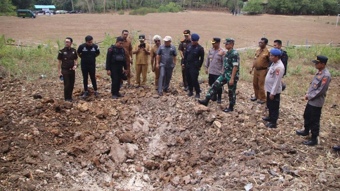 Kejari Bone bersama Detasemen Den Gegana dan Batalyon C Pelopor melakukan pemusnahan detonator.