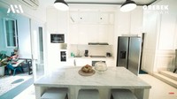 Namun, dapur yang diperlihatkan ini merupakan dapur bersih. Di mana jarang dipakai untuk masak sehari-hari. Foto: YouTube Atta Halilintar