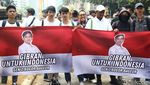 Dukung Cawapres 35 Tahun, Massa Berkaos Gibran Demo di Patung Kuda