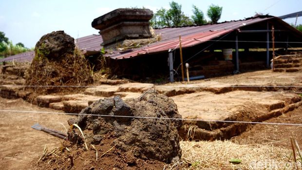 Ekskavasi Situs Watu Kucur Jombang yang diduga menemukan tangga bangunan suci pra-Majapahit.
