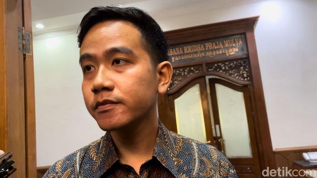Wali Kota Solo Gibran Rakabuming Raka ditemui di Balai Kota Solo, Senin (16/10/2023).