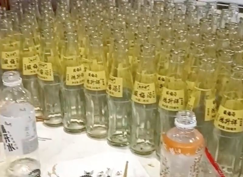 Gokil! 6 Remaja di China Habiskan 111 Botol Minuman di Resto AYCE