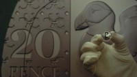 Koin-koin ini dipamerkan kepada media di London, Kamis, 12 Oktober 2023.  