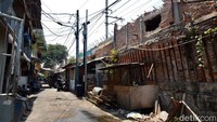 Kegiatan pembongkaran berlangsung kondusif.  