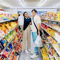 Di salah satu unggahan Instagram Story miliknya Awkarin mengaku melakukan sedot lemak tersebut di bagian perut, pinggang dan lengannya. Total biaya yang dikeluarkannya kurang lebih 15 juta won atau sekitar Rp 174 juta. Foto: Instagram/@narinkovilda