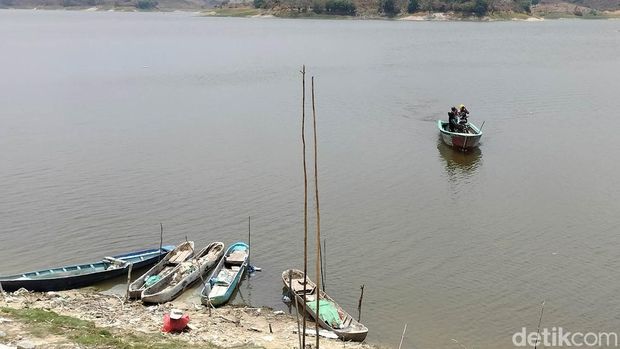 Kemarau panjang debit air waduk Pacal Surut Kemarau Panjang debit air di Waduk Pacal, Bojonegoro menjadi surut