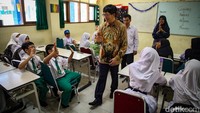 Materi yang ditawarkan adalah pengenalan bilangan, penjumlahan, perkalian, pengurangan dan pembagian.  